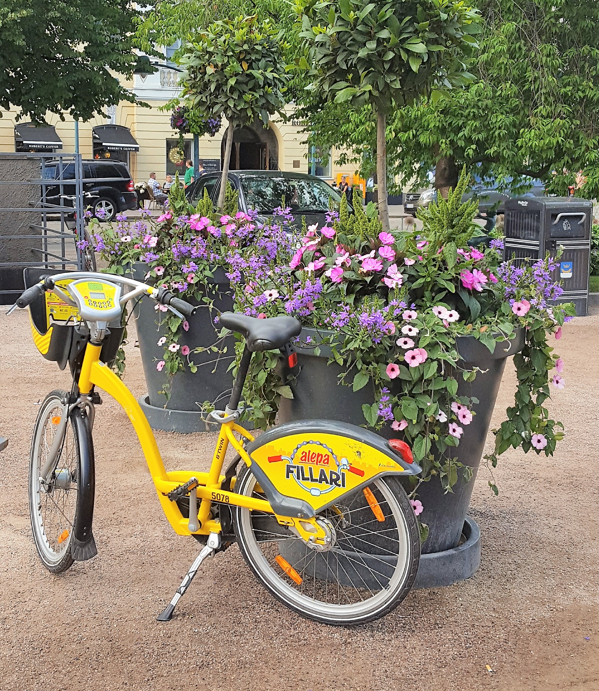 Pyöräilijöillä on kaiken kaikkiaan käytössään 2 250 citypyörää pääkaupunkiseudulla. Citypyörä Helsingissä.