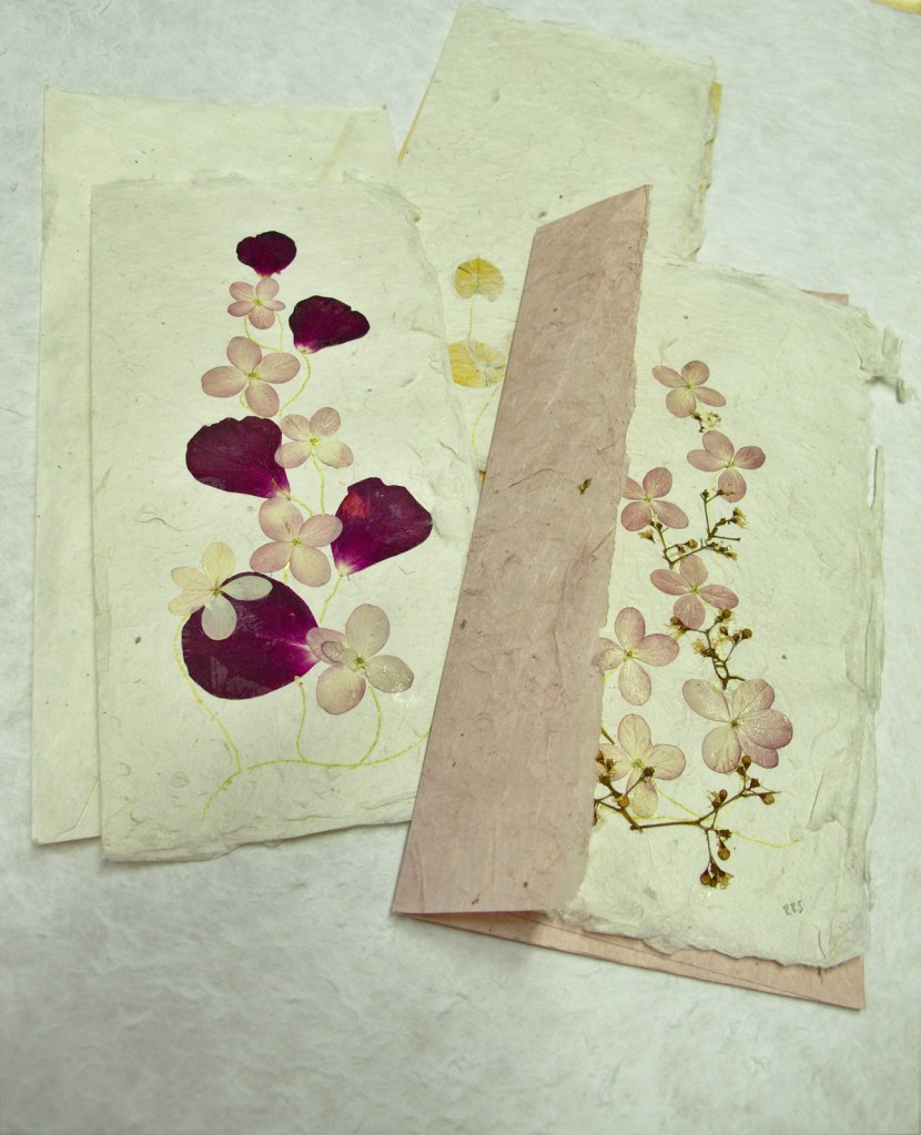 Lalupatesta on myös saatavana materaaleja yksilöllisiin kutsu- ja onnittelukortteihin.