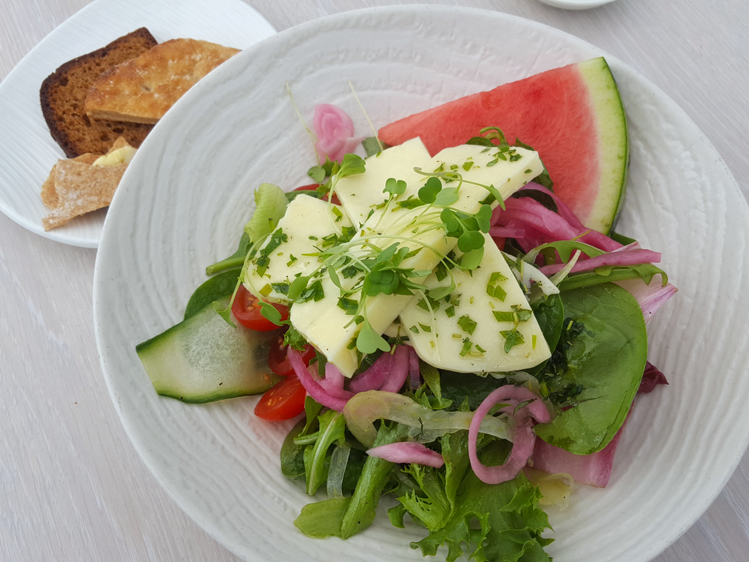 Lounasaikaan Ravintola Meritorpalla on tarjolla lounasmenu, josta on mahdollista valita joko kevyempiä tai ruokaisampia annoksia.