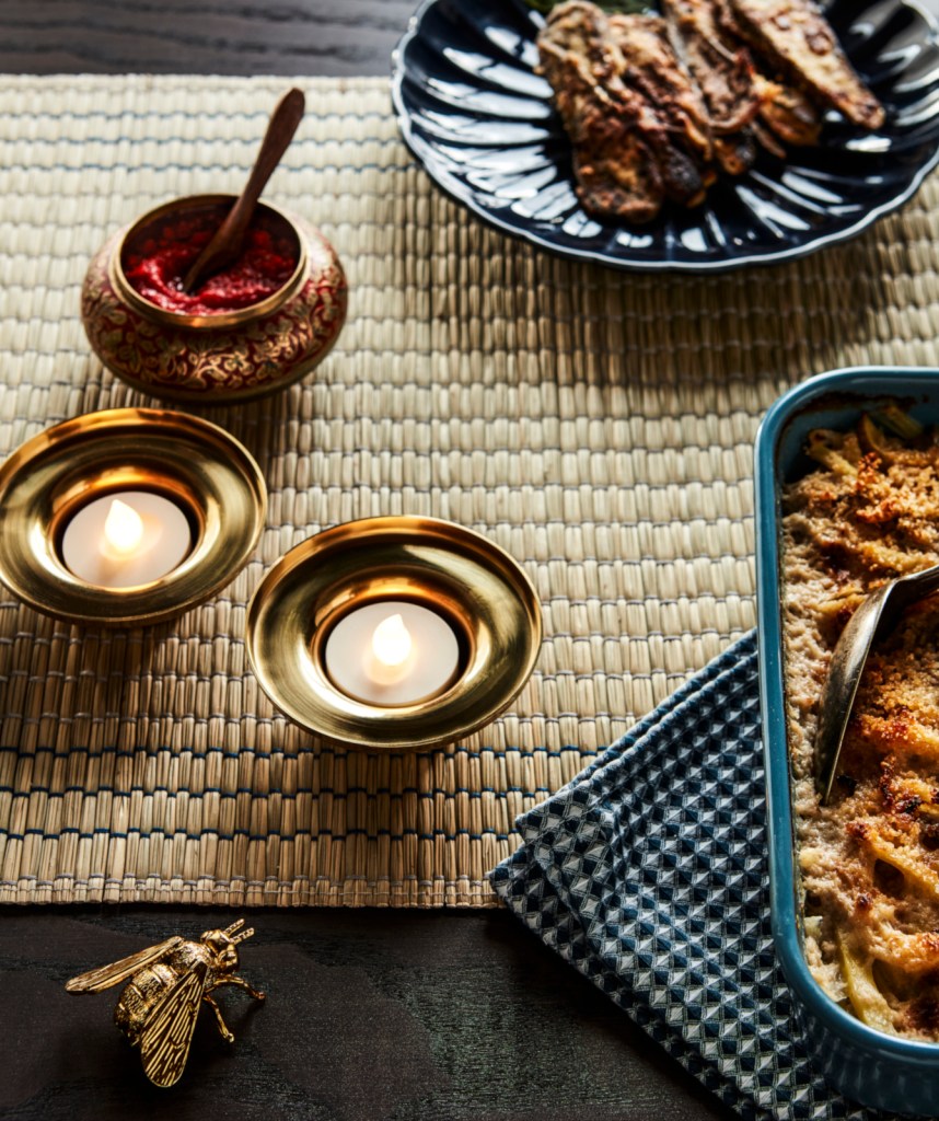 Keltakulta värisävynä korostaa itämaista koristeellisuutta. (Kuva: IKEA)