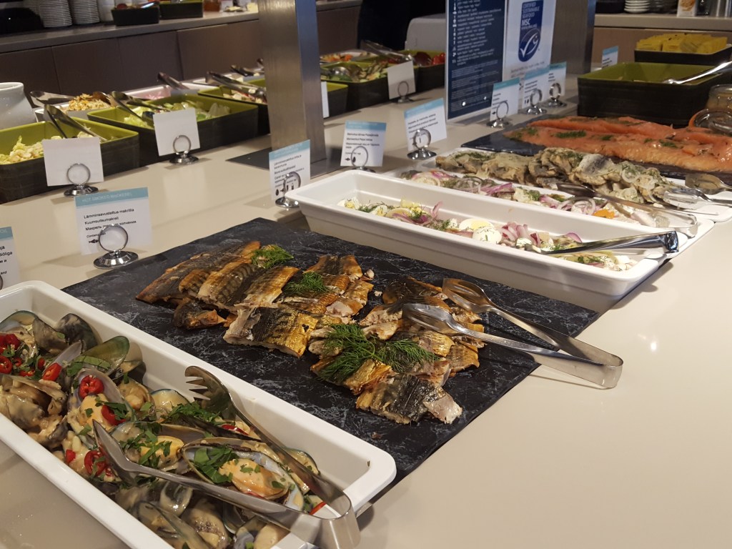 Silja Linen Megastar- ja Star-laivojen Comfort- ja Business-lounget ovat rauhallisuutta odottaville ja työtä tekeville kiinnostava tapa matkustaa. Tarjolla esimerkiksi busineksessa on aamuisin katettuna aamiainen, päivällä lounas ja illalla päivällinen.