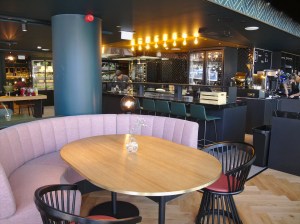 Kuusi Palaa -ravintola hotelli Marskissa.