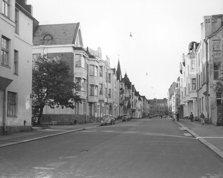 Huvilakatu in Ullanlinna district. Image: Grünberg Constantin 1955 / Helsinki City Museum.