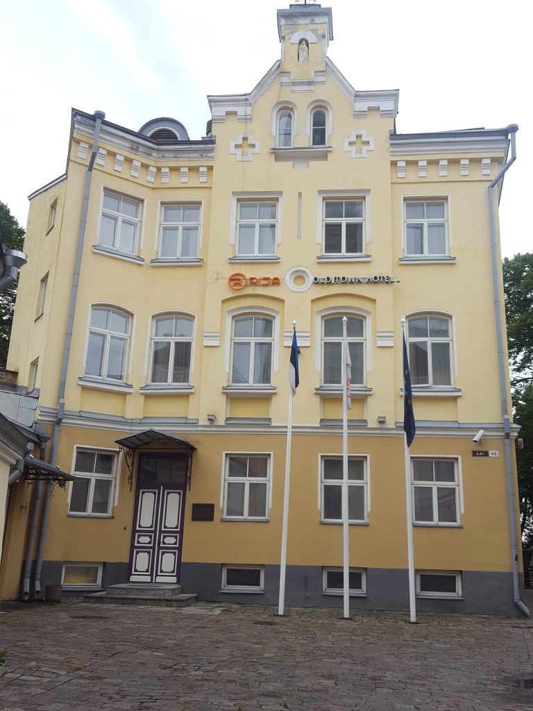 Hotelli Riga sijaitsee Tallinnan vanhan kaupungin itälaidalla, alueelle,joka rajoittuu rauhalliselle puistomaiselle alueelle.