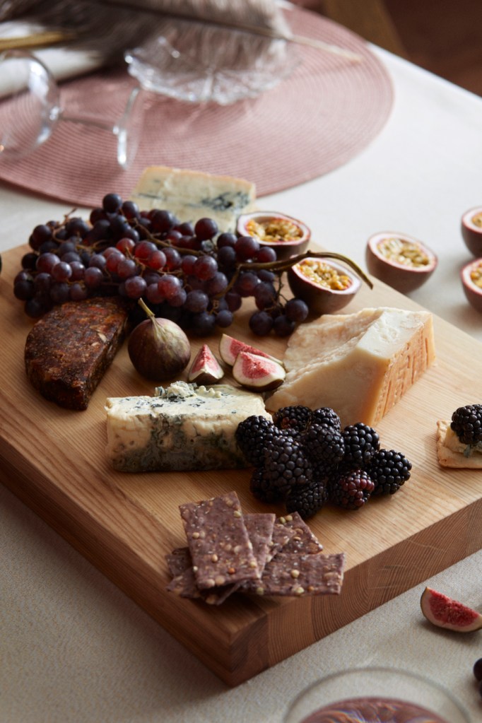 Puu on yksi tärkeä elementti keittiö- ja tarjoilukulttuurissa. (Kuva: Hemtex)