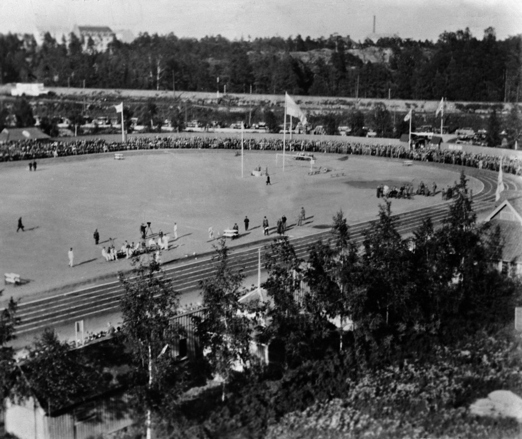 Eläintarhan urheilukenttä.