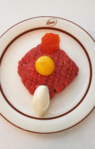 Tartar -pihvi Kosmoksessa.