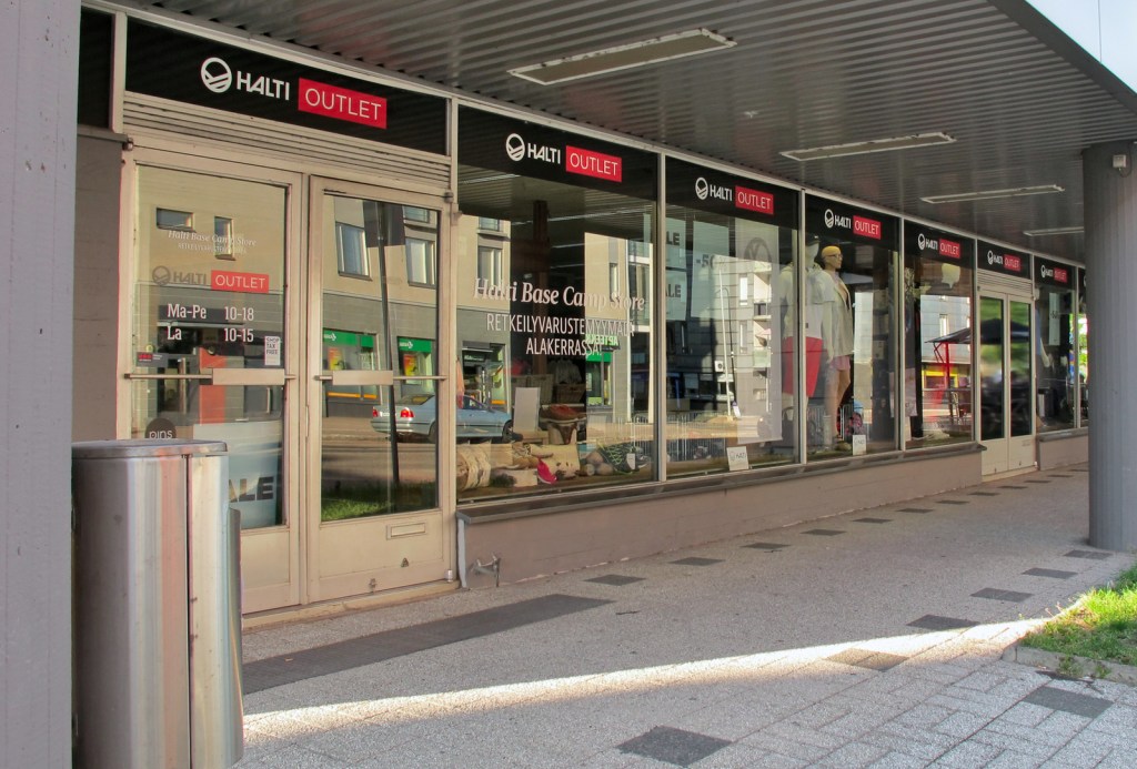 Halti outlet is located in Hitsaajankatu.