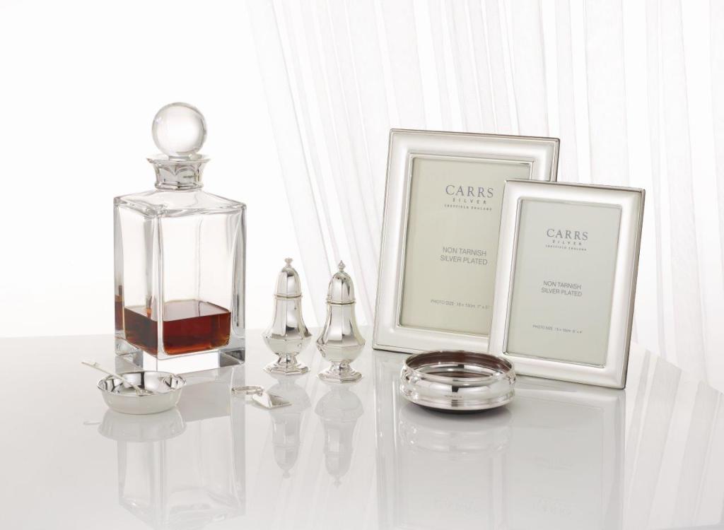 Carrs lahjavalikoimaan kuuluu myös erilaiset tarjoitlu- ja baariitarvikkeet Kuva: Silver Art.
