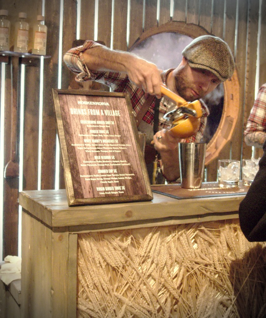 Helsinki Drink Festival - Mikael Karttunen valmistelemassa Cocktailia. Kuva: Ideal Helsinki.